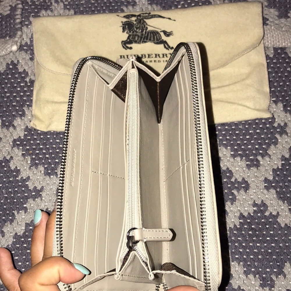 Burberry Large Wallet - Picture 3 of 3